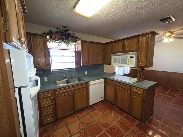 Photo 8 — 1303 Ebeling Drive, Plainview, TX 79072
