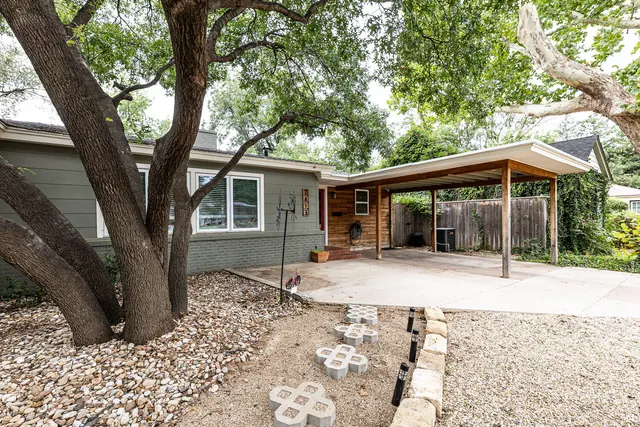 Photo 3 — 2813 22nd Street, Lubbock, TX 79410