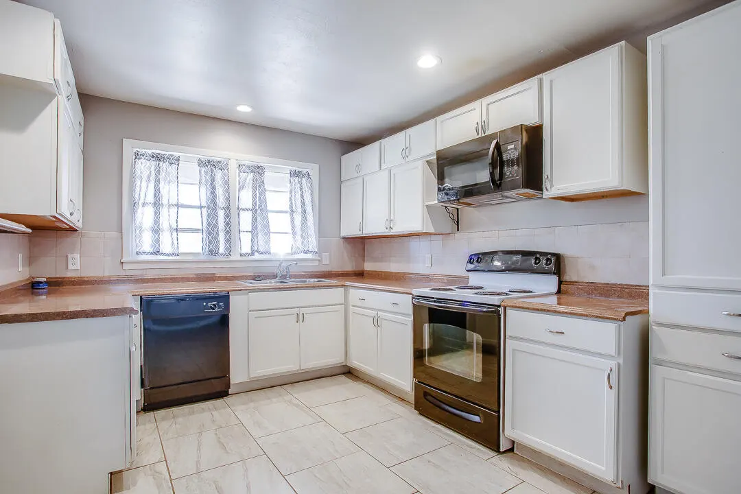 Photo 5 — 2802 54th Street, Lubbock, TX 79413