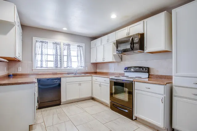Photo 5 — 2802 54th Street, Lubbock, TX 79413