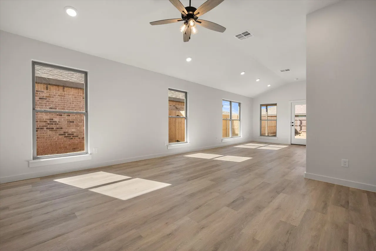Photo 3 — 2015 Cottonwood Avenue, Wolfforth, TX 79382