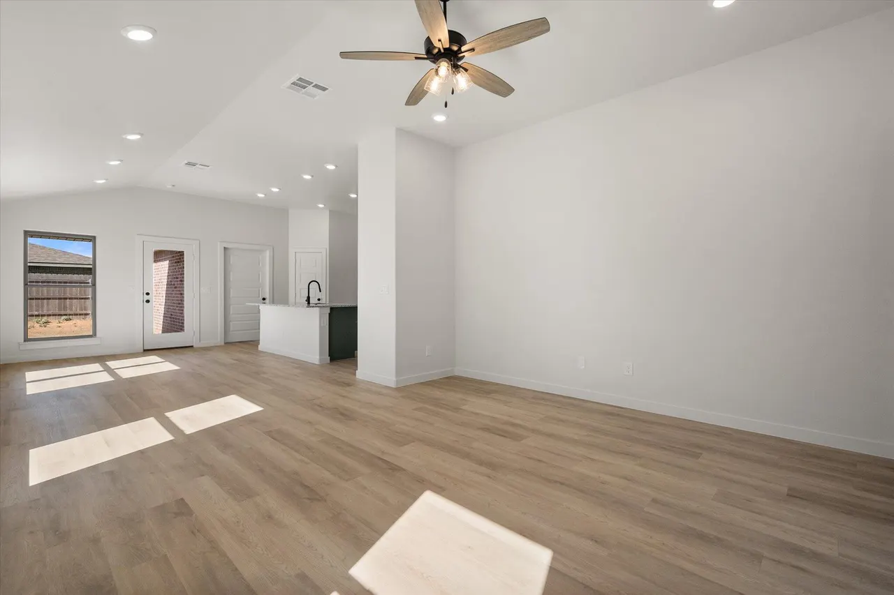 Photo 4 — 2015 Cottonwood Avenue, Wolfforth, TX 79382