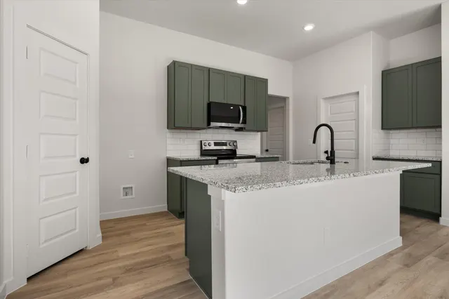 Photo 7 — 2015 Cottonwood Avenue, Wolfforth, TX 79382