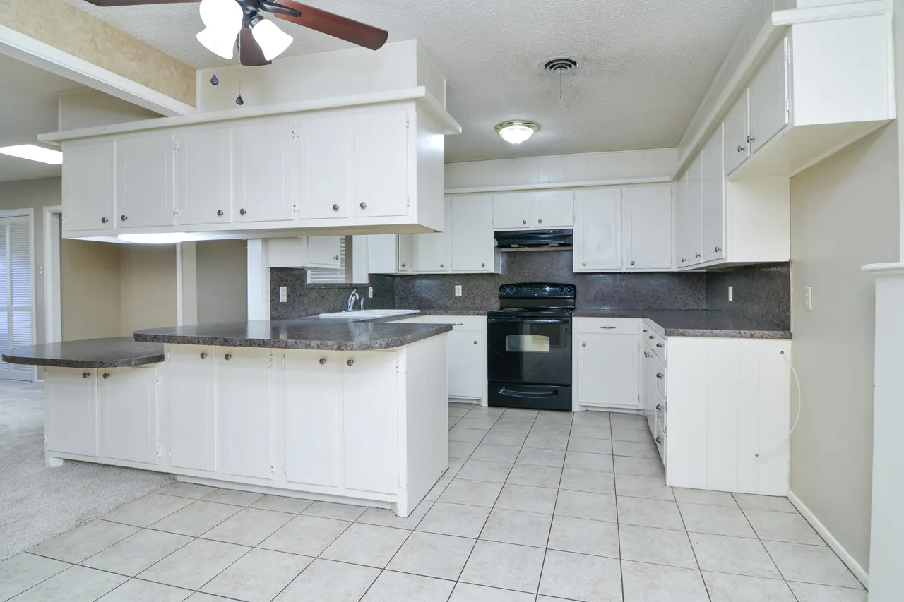 Photo 10 — 801 13th Street, Shallowater, TX 79363