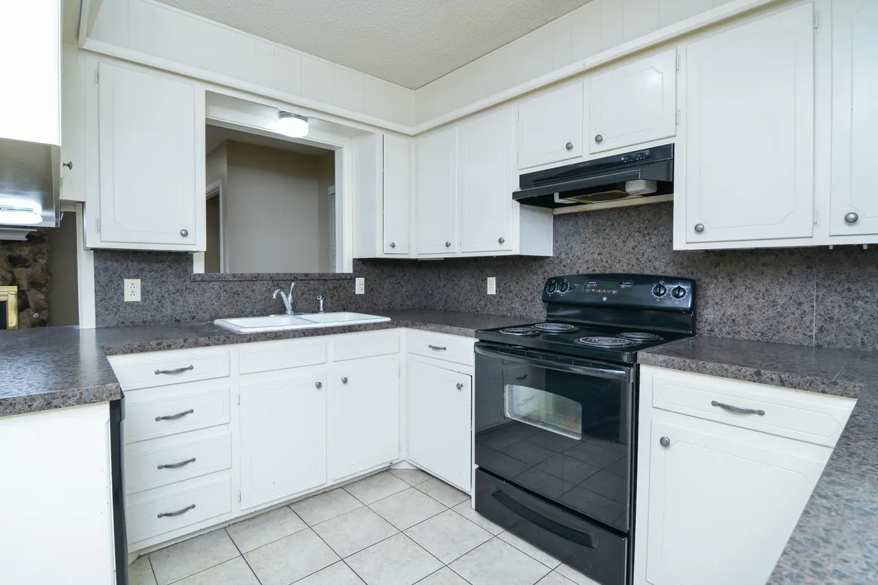 Photo 11 — 801 13th Street, Shallowater, TX 79363