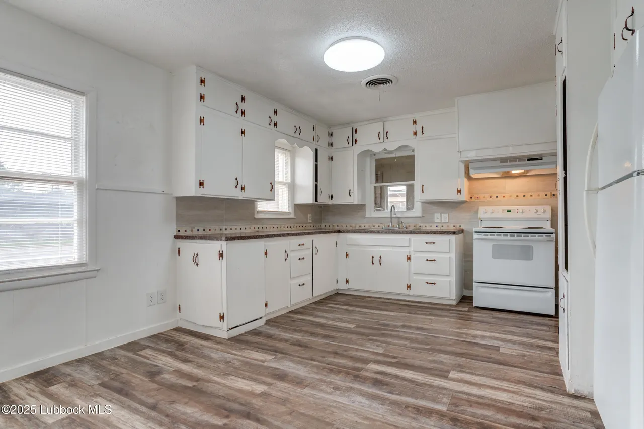 Photo 11 — 2624 32nd Street, Lubbock, TX 79410