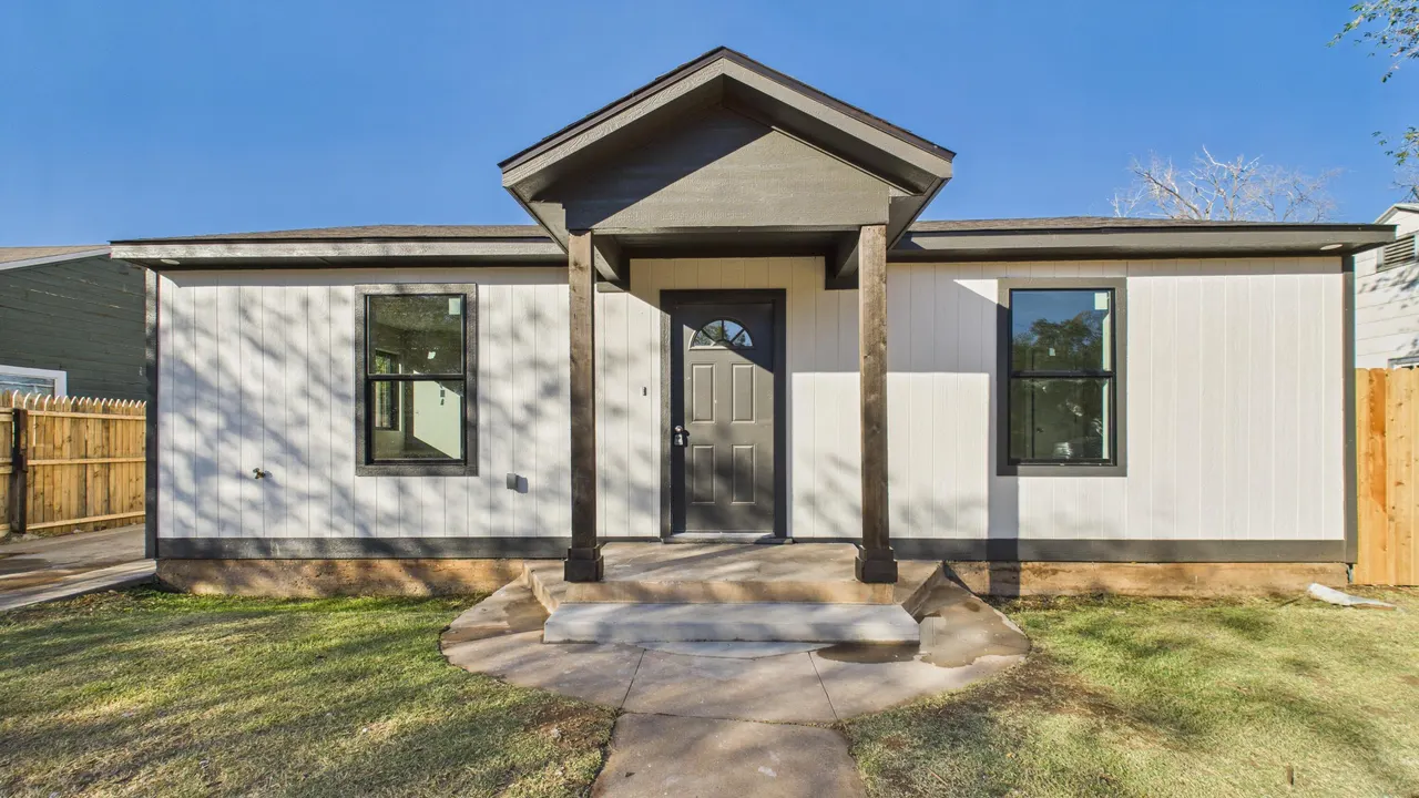 Photo 2 — 2112 31st Street, Lubbock, TX 79411