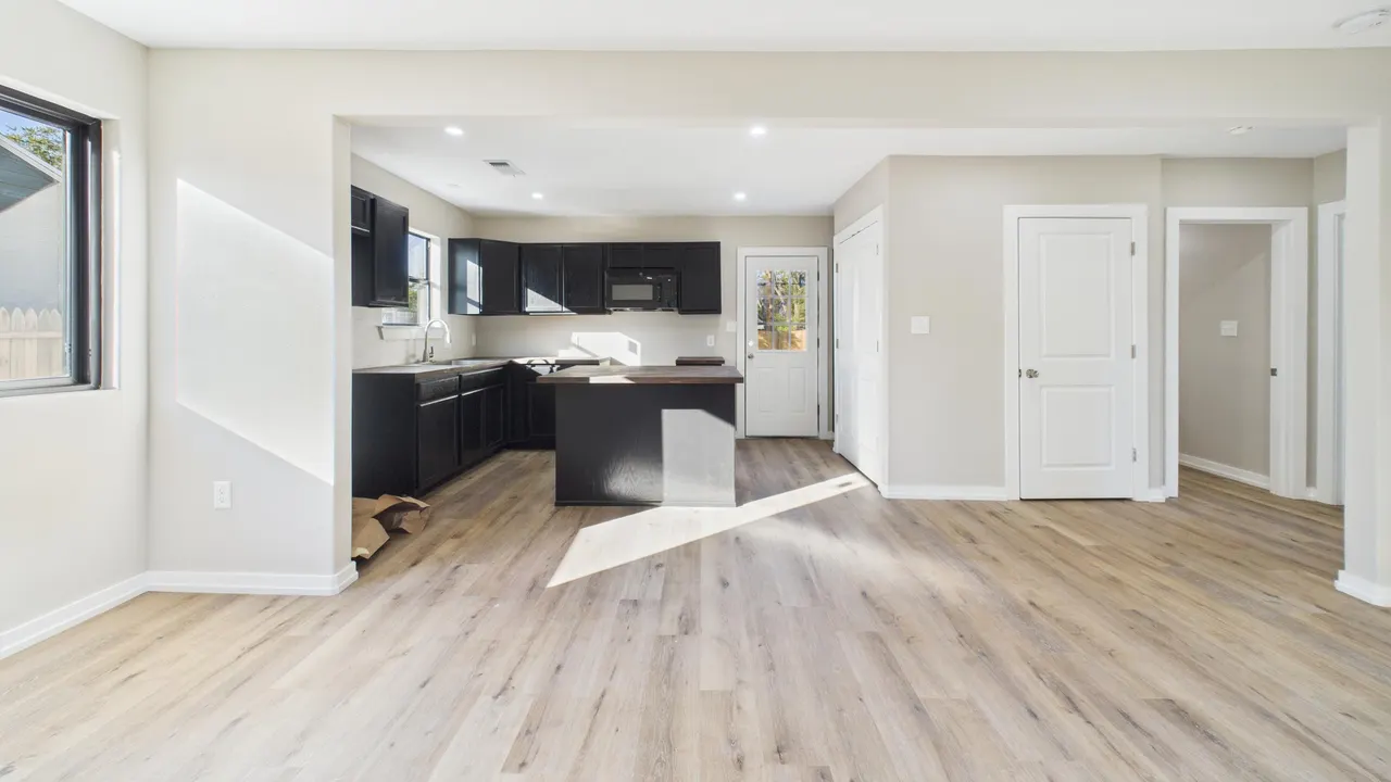 Photo 9 — 2112 31st Street, Lubbock, TX 79411