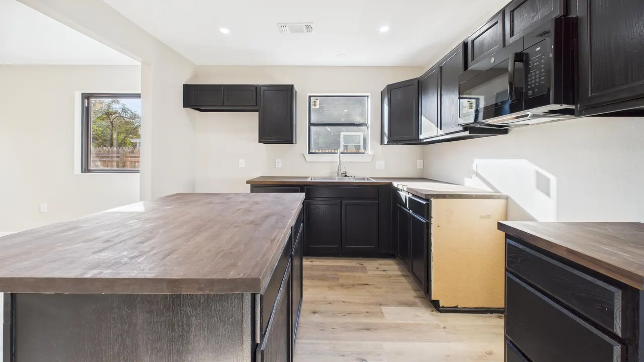Photo 13 — 2112 31st Street, Lubbock, TX 79411