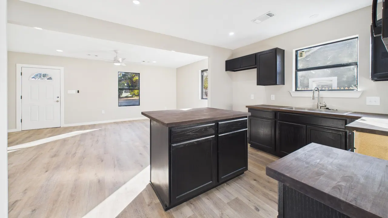 Photo 14 — 2112 31st Street, Lubbock, TX 79411