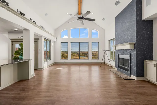 Photo 7 — 304 Palomino Drive, Lubbock, TX 79404
