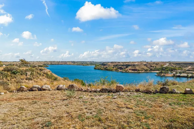 Photo 3 — 304 Palomino Drive, Lubbock, TX 79404