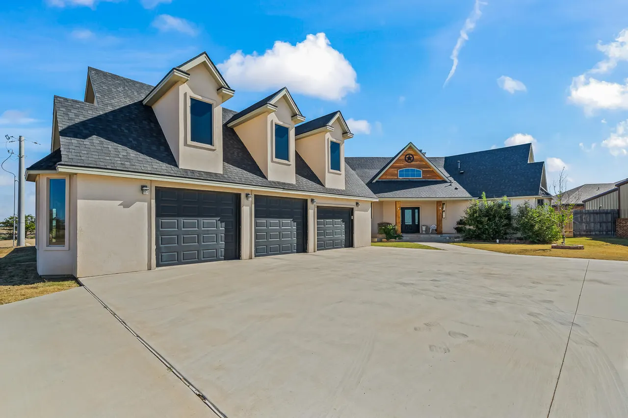 Photo 4 — 304 Palomino Drive, Lubbock, TX 79404