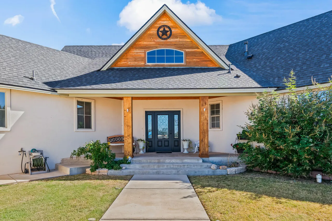 Photo 5 — 304 Palomino Drive, Lubbock, TX 79404