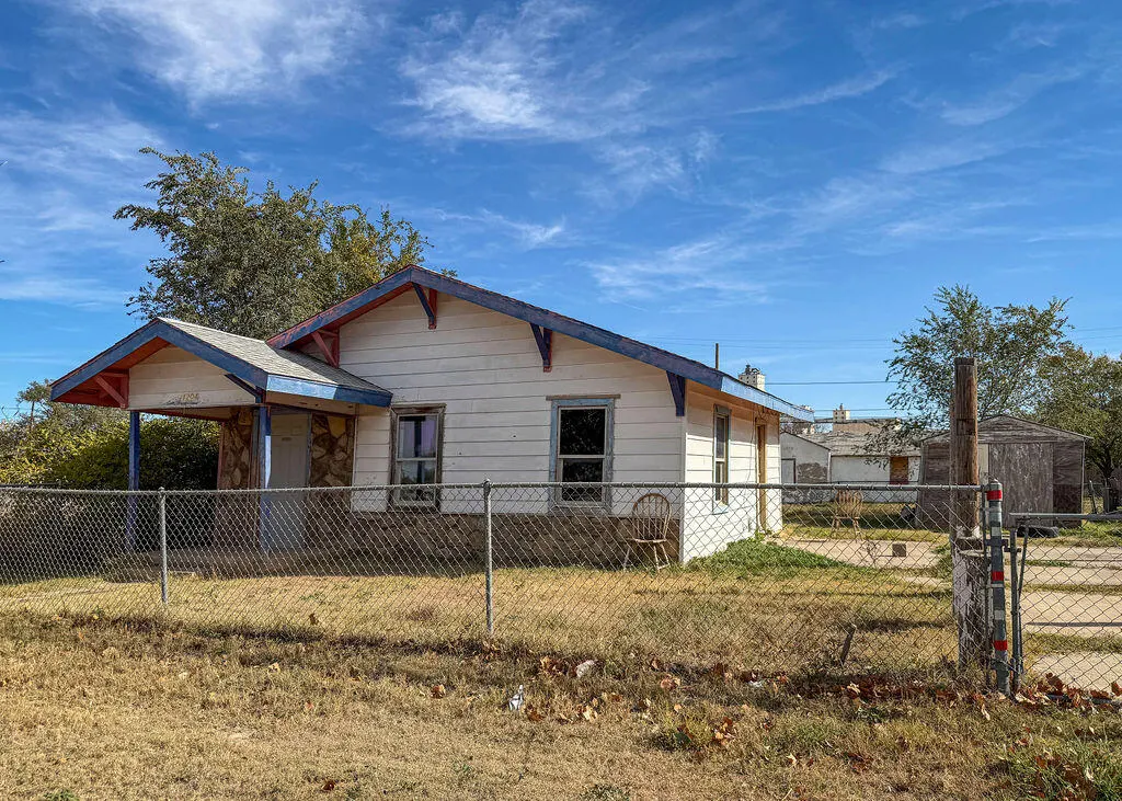 Photo 2 — 1204 Galveston Street, Plainview, TX 79072