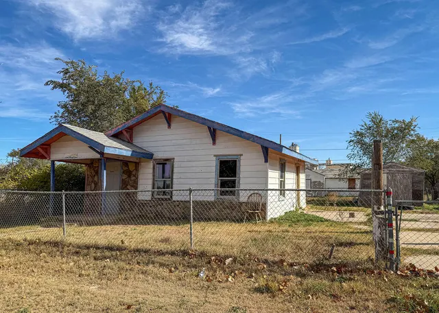 Photo 2 — 1204 Galveston Street, Plainview, TX 79072