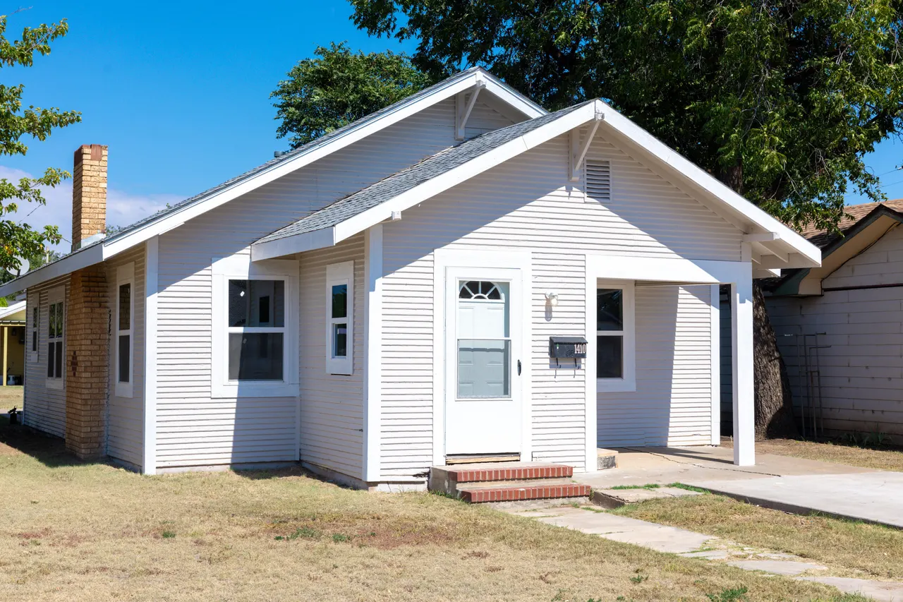 Photo 2 — 1410 W 8th Street, Plainview, TX 79072