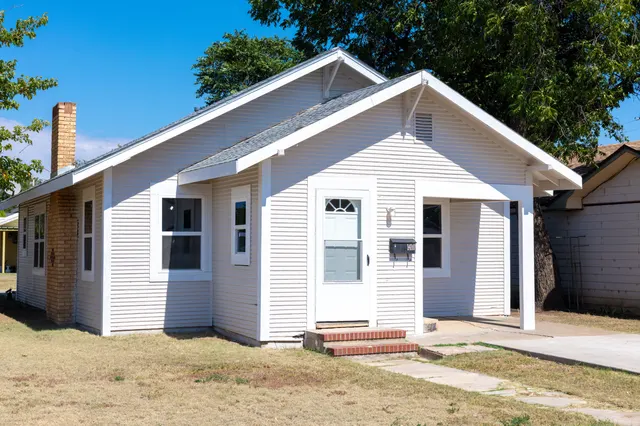 Photo 2 — 1410 W 8th Street, Plainview, TX 79072