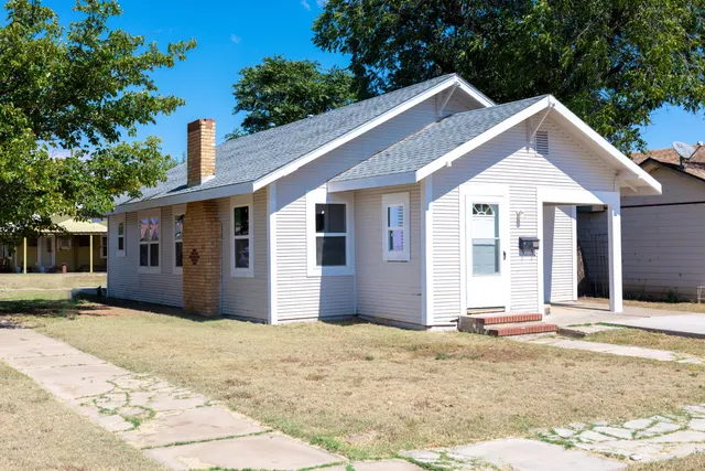 Photo 3 — 1410 W 8th Street, Plainview, TX 79072
