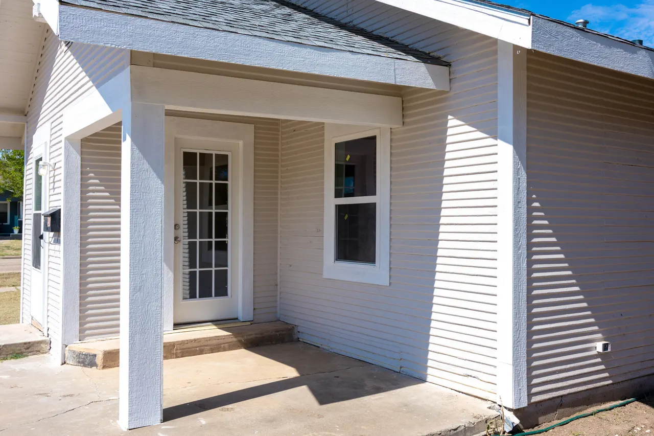 Photo 4 — 1410 W 8th Street, Plainview, TX 79072