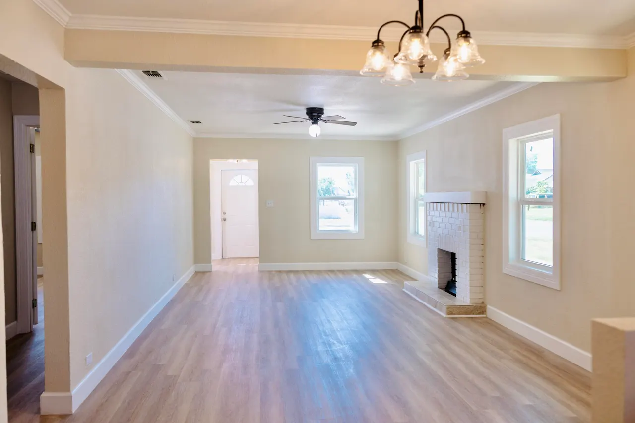 Photo 9 — 1410 W 8th Street, Plainview, TX 79072