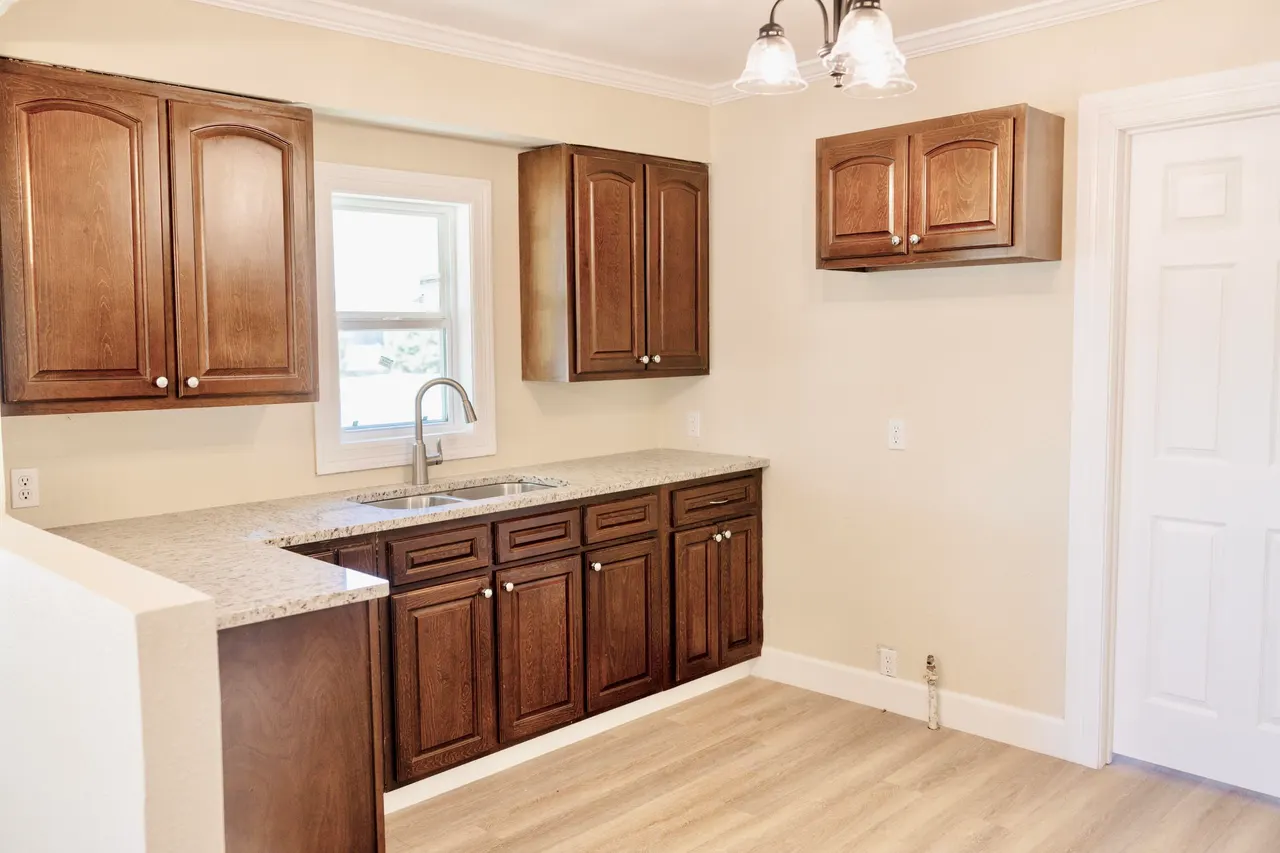 Photo 10 — 1410 W 8th Street, Plainview, TX 79072