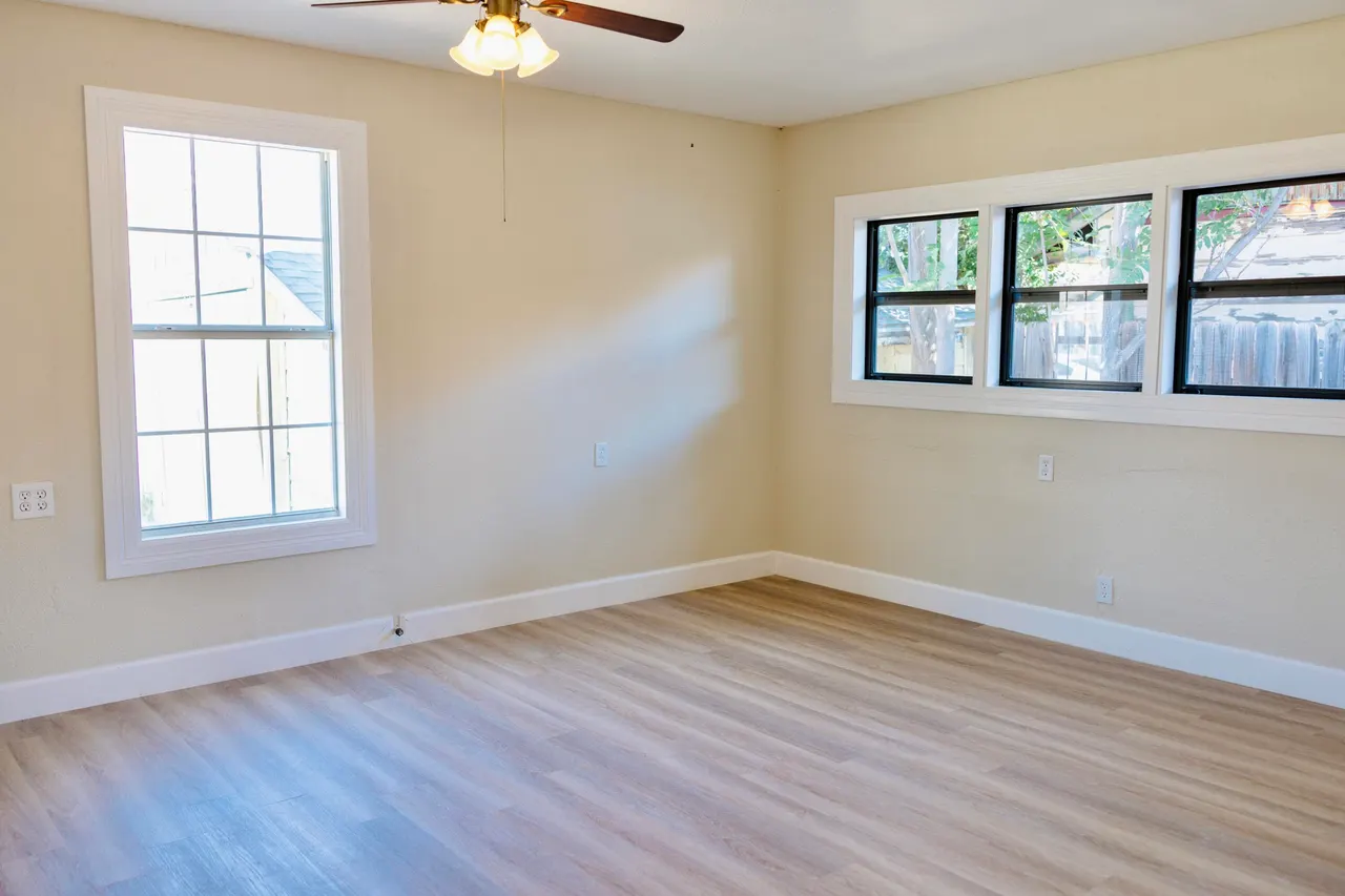 Photo 12 — 1410 W 8th Street, Plainview, TX 79072