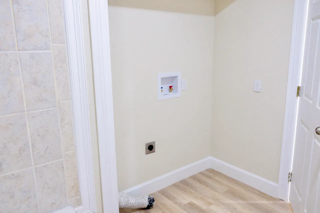 Photo 18 — 1410 W 8th Street, Plainview, TX 79072