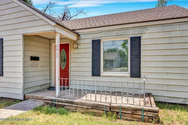 Photo 3 — 2427 26th Street, Lubbock, TX 79411