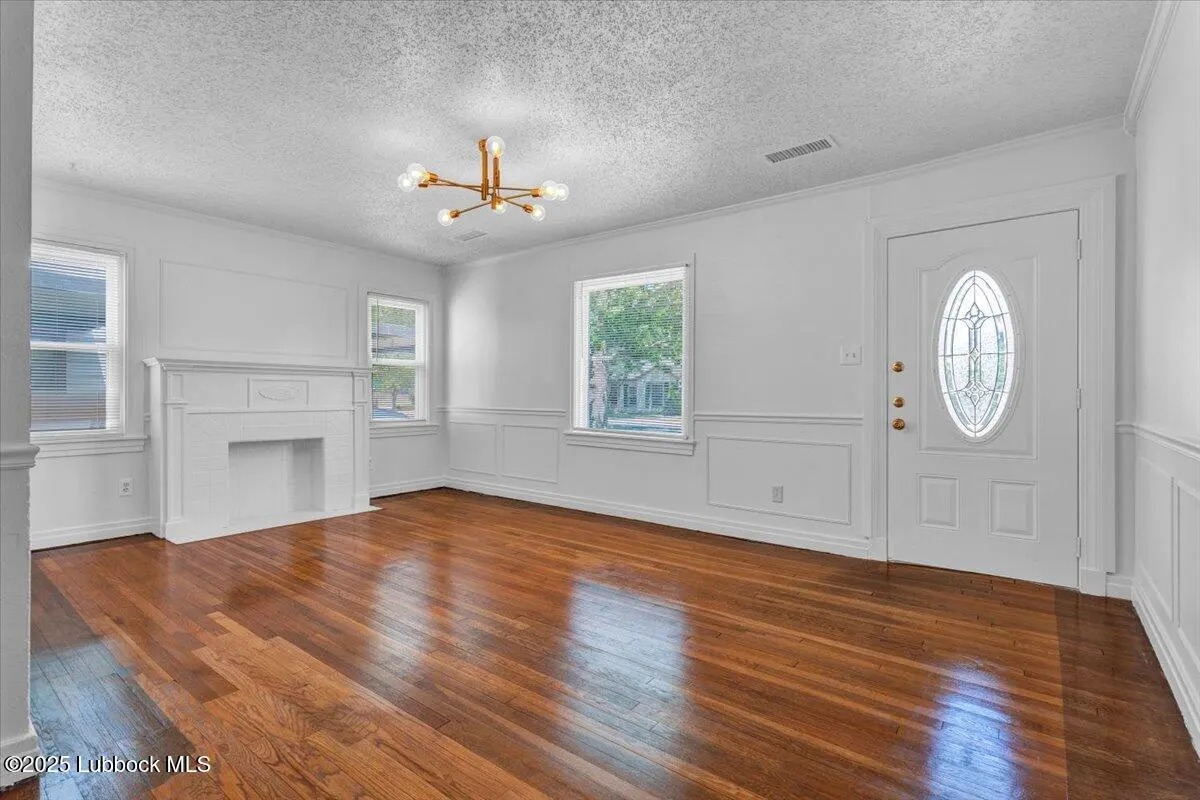 Photo 5 — 2427 26th Street, Lubbock, TX 79411