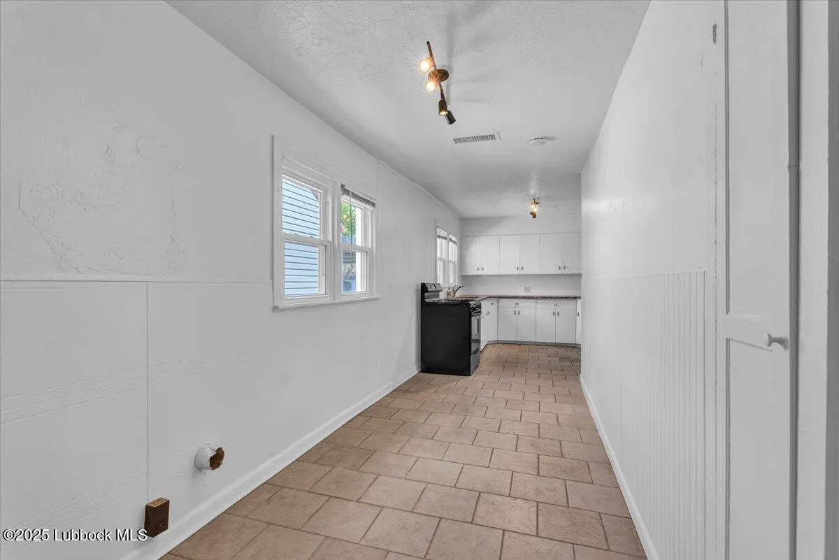 Photo 12 — 2427 26th Street, Lubbock, TX 79411
