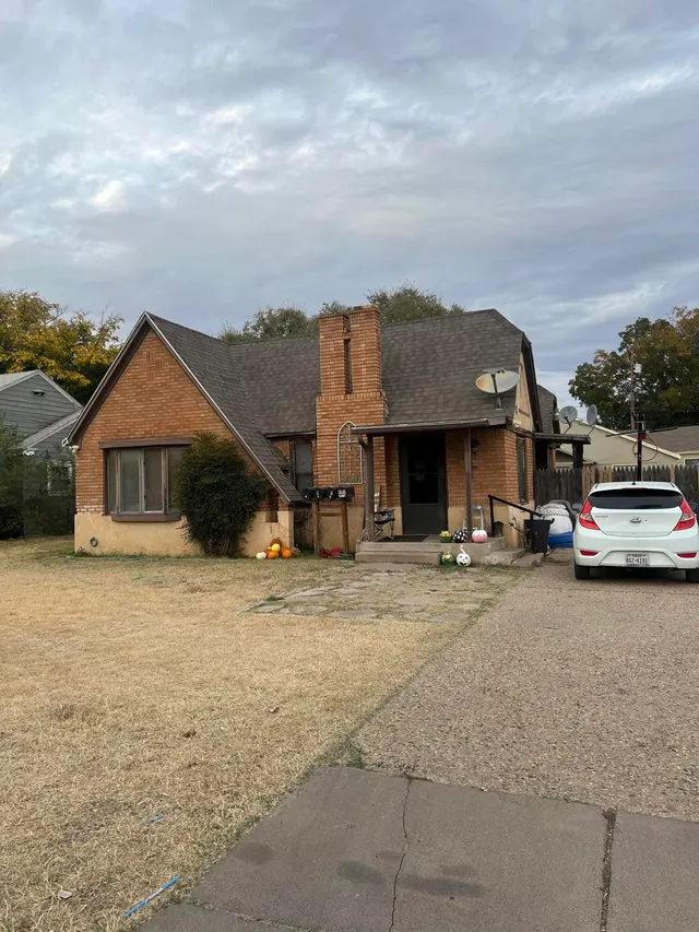 Photo 2 — 1912 25th Street, Lubbock, TX 79411
