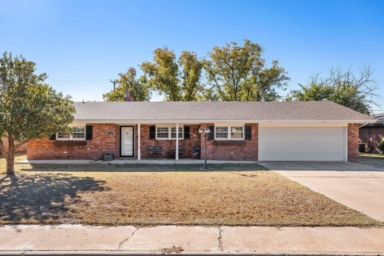 Photo 2 — 408 Hickory Street, Levelland, TX 79336