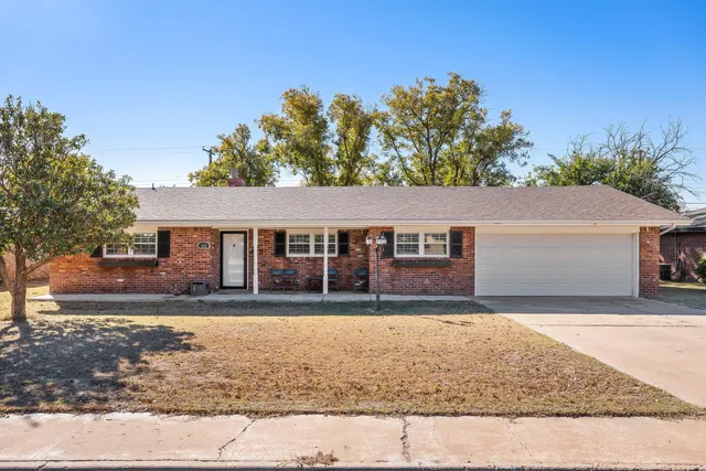 Photo 2 — 408 Hickory Street, Levelland, TX 79336