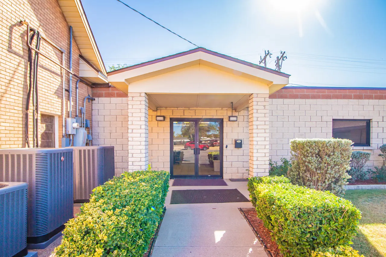 Photo 3 — 1601  44th  Street, Lubbock, TX 79412