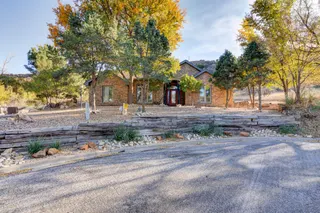Sold home at 3 Sunset Lane