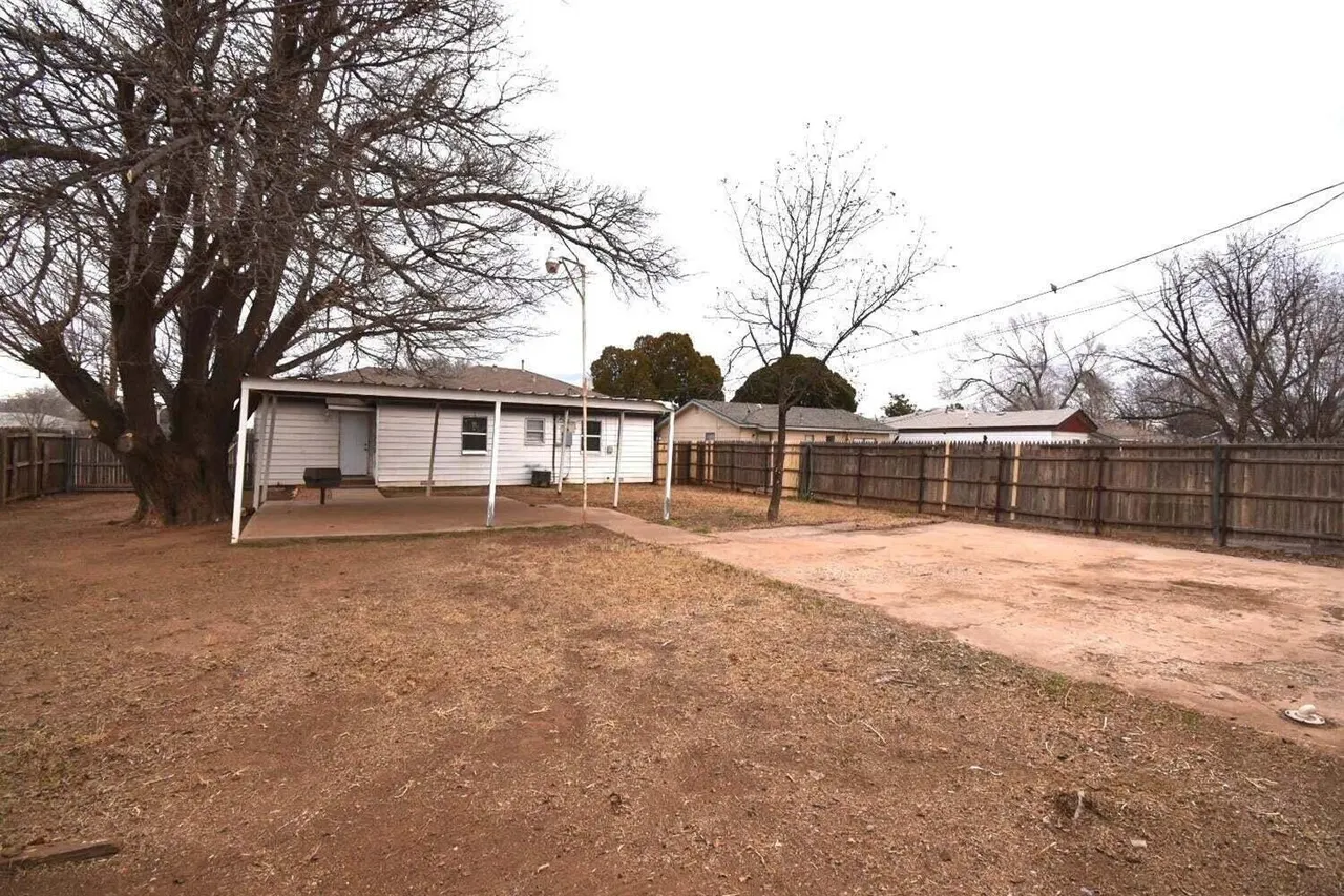 Photo 8 — 2027 65th Street, Lubbock, TX 79412