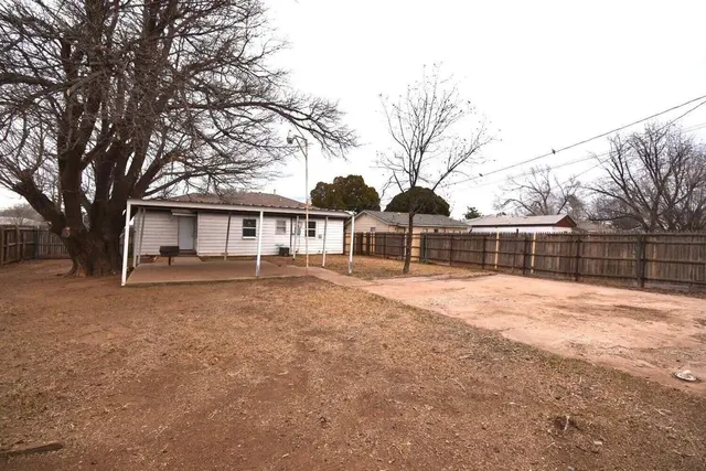 Photo 8 — 2027 65th Street, Lubbock, TX 79412