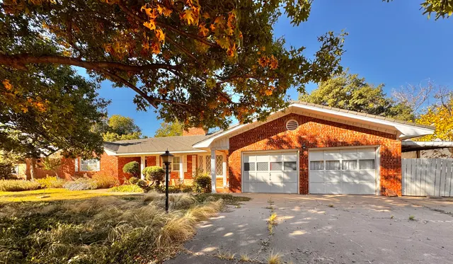 Photo 3 — 1403 Amarillo Street, Plainview, TX 79072