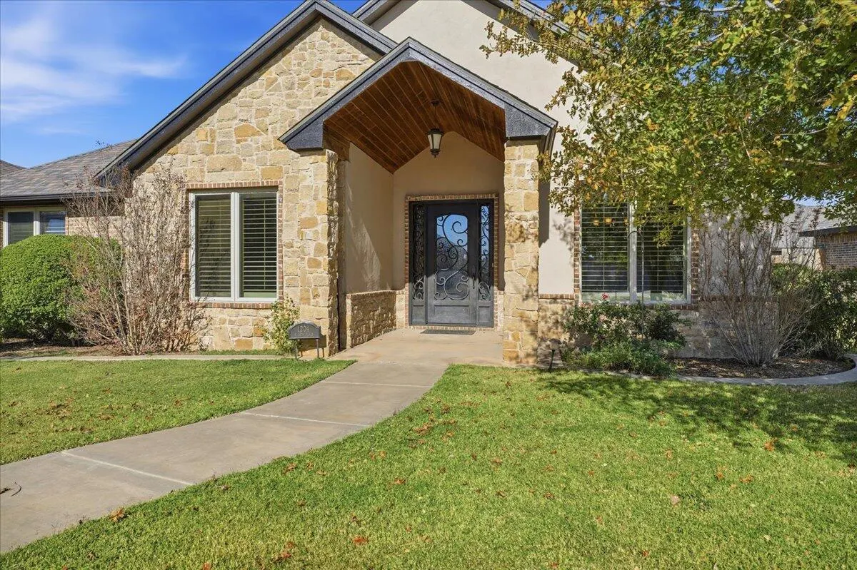 Photo 3 — 1204 N 14th Place, Wolfforth, TX 79382