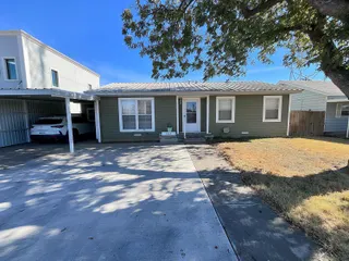 Sold home at 303 SW 11th Street