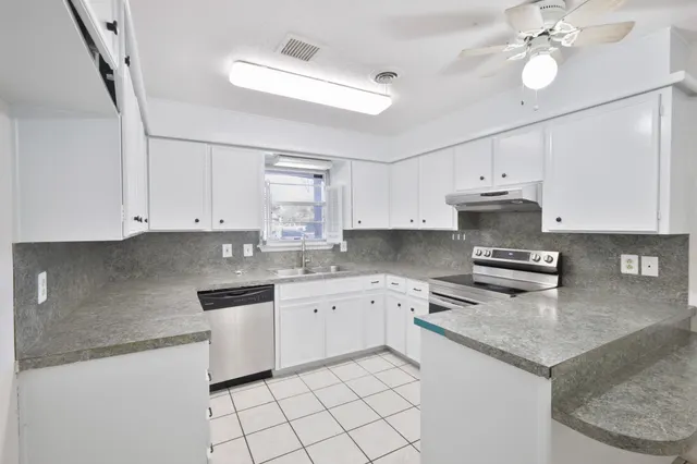 Photo 5 — 5427 40th Street, Lubbock, TX 79414