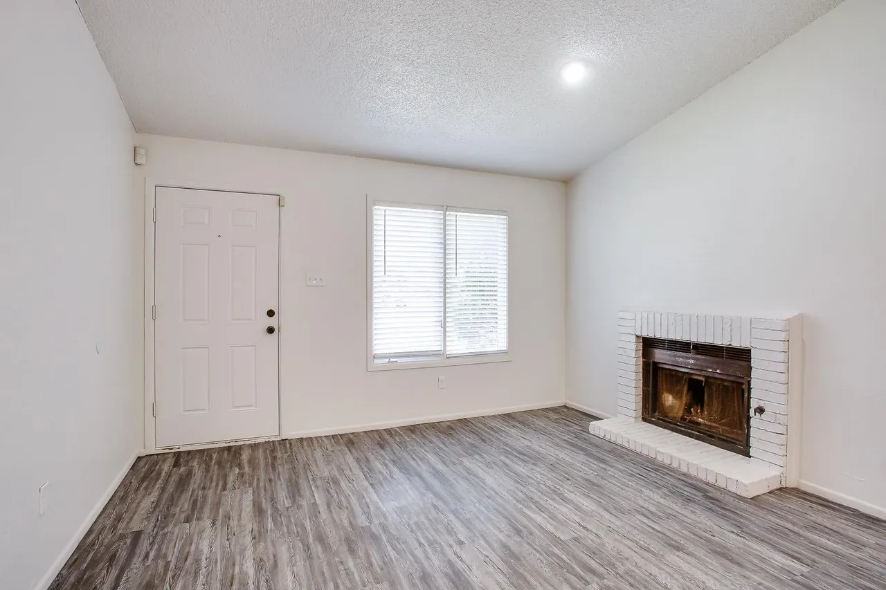 Photo 4 — 4749 2nd Street, Lubbock, TX 79416