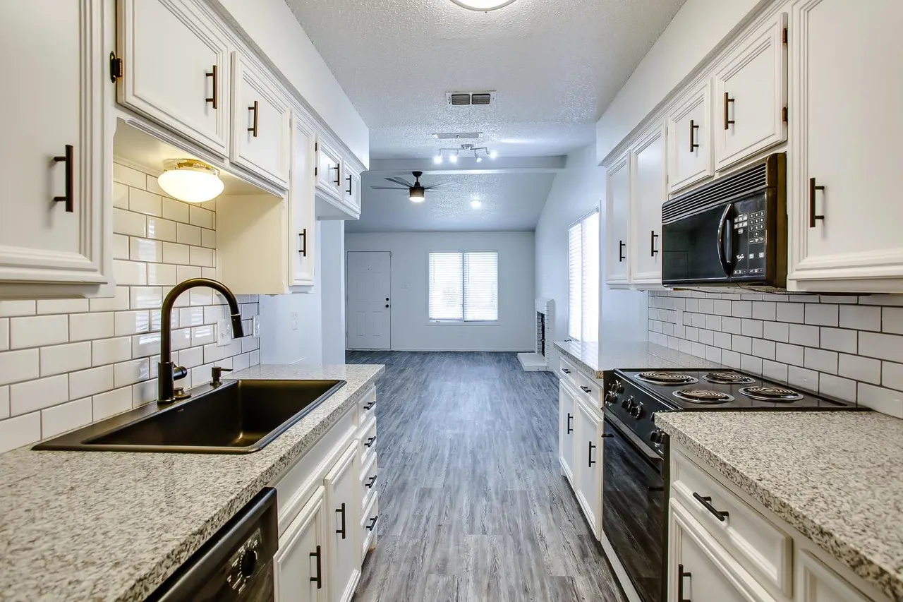 Photo 8 — 4749 2nd Street, Lubbock, TX 79416