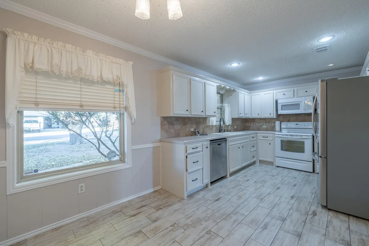 Photo 7 — 1414 5th Street, Shallowater, TX 79363