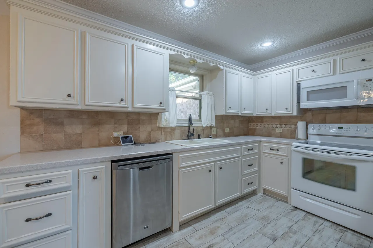 Photo 10 — 1414 5th Street, Shallowater, TX 79363