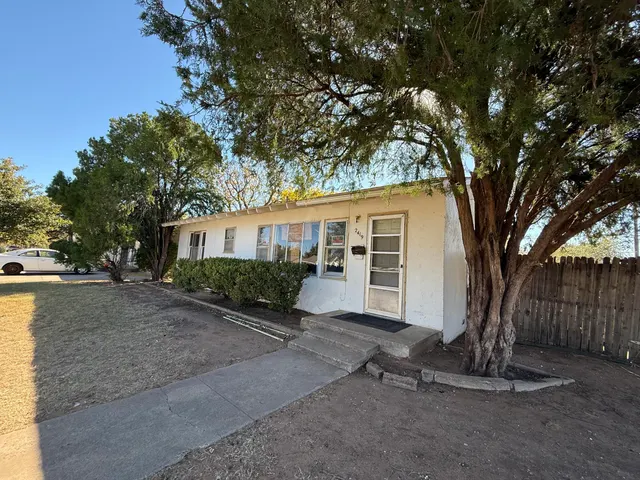 Photo 3 — 2419 39th Street, Lubbock, TX 79412