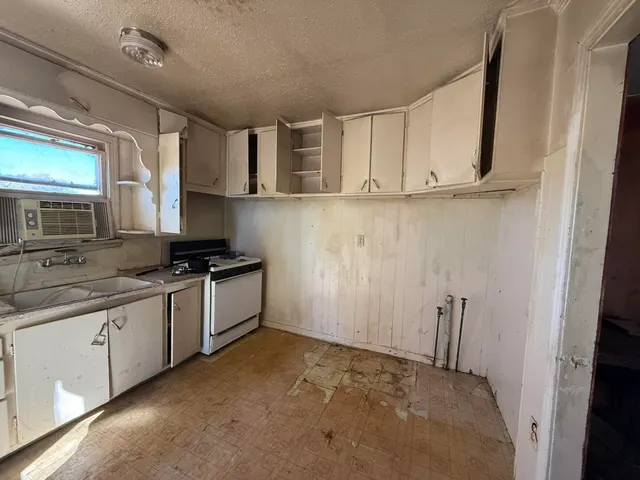 Photo 6 — 2419 39th Street, Lubbock, TX 79412