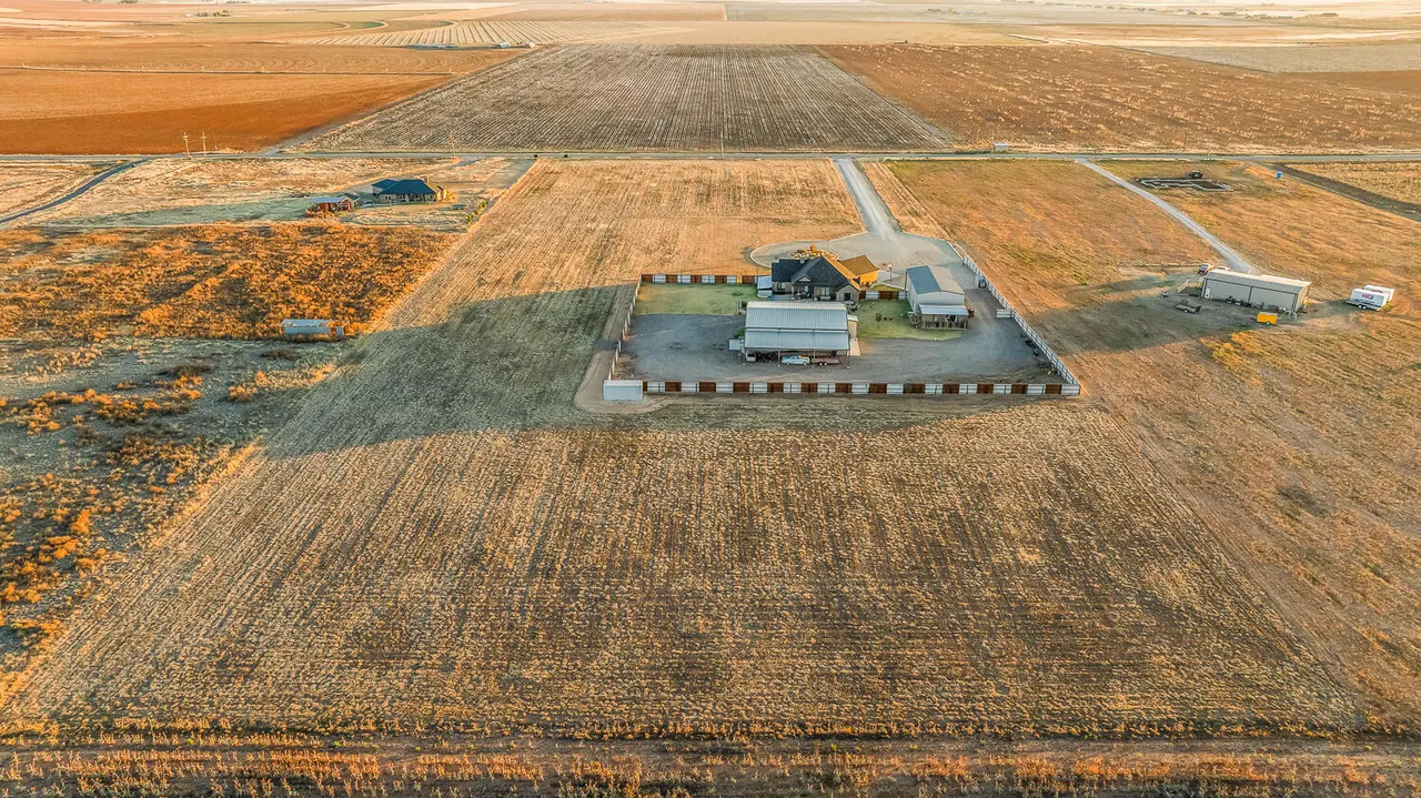 Photo 3 — 7723 E County Rd 5500, Idalou, TX 79329