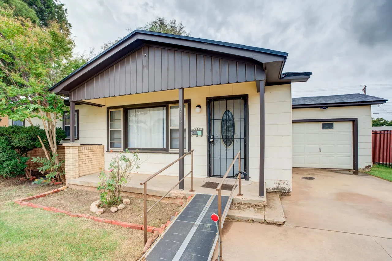 Photo 3 — 1915 46th Street, Lubbock, TX 79412